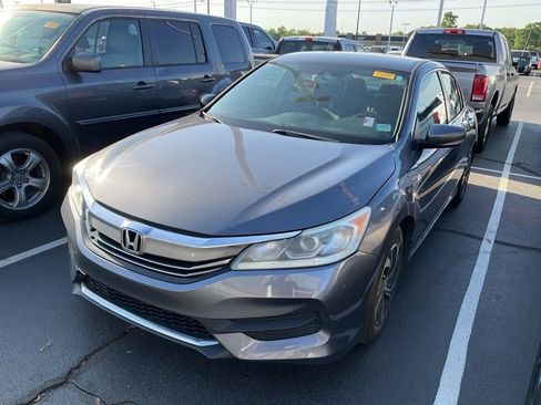 Used 2017 Honda Accord LX image 10