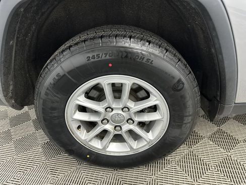 Used 2020 Jeep Grand Cherokee Laredo RWD image 18