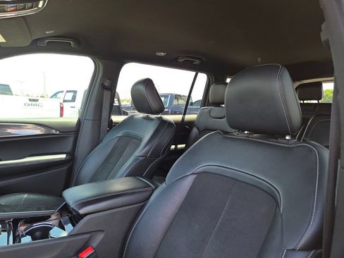 Used 2022 Jeep Grand Cherokee L Laredo RWD image 28