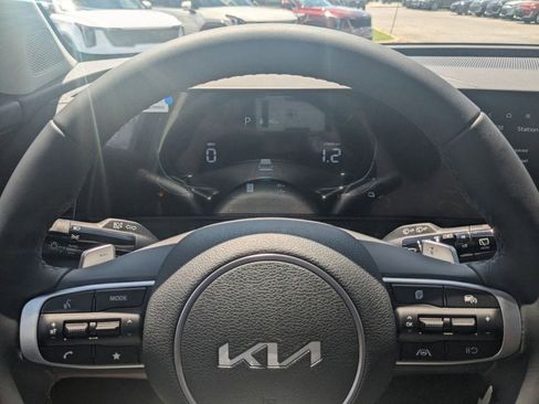 Used 2024 Kia Sportage EX image 17
