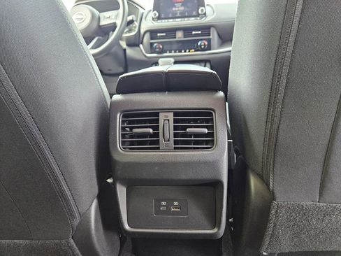 Used 2023 Nissan Rogue SV image 31