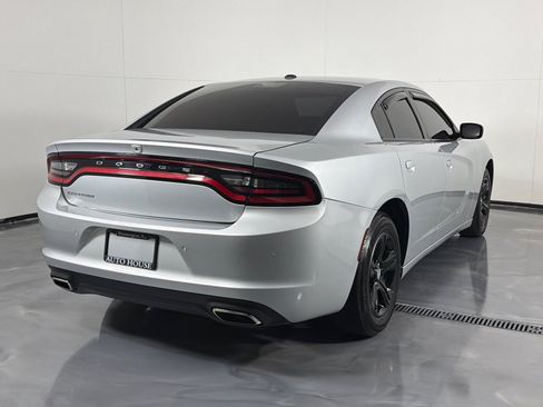 Used 2022 Dodge Charger SXT RWD image 4