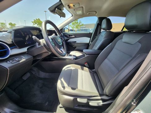 Used 2025 Chevrolet Trax LT w/ Driver Confidence Package FWD image 11
