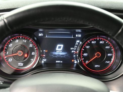 Used 2022 Dodge Charger SXT w/ Driver Convenience Group image 8