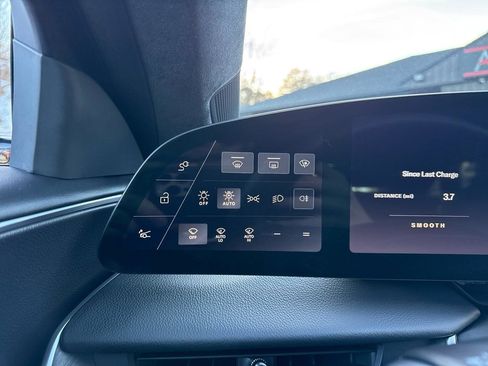 Used 2024 Lucid Air Touring image 32