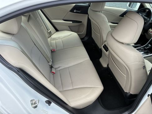 Used 2014 Honda Accord Touring image 18
