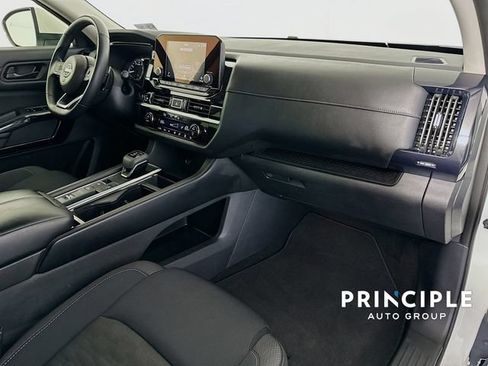 Used 2024 Nissan Pathfinder SV FWD image 34