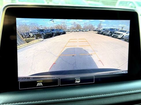 Used 2021 Chevrolet Suburban LT image 21