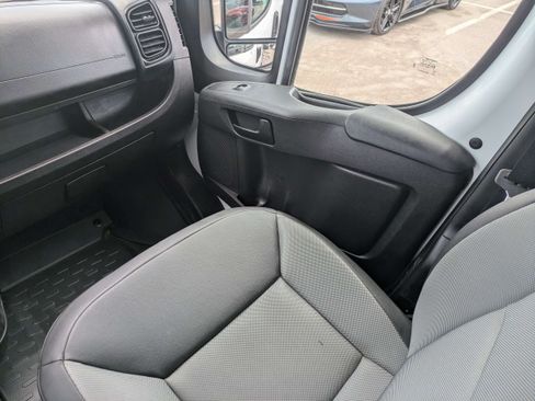 Used 2025 RAM ProMaster 2500 w/ Convenience Group FWD image 17