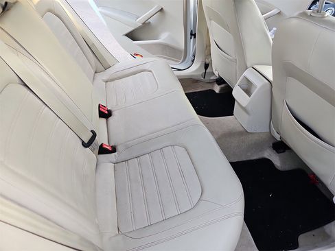 Used 2012 Volkswagen Passat 2.5 SEL image 11