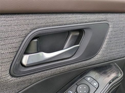 Used 2023 Nissan Rogue SV image 13