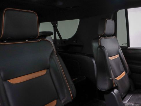 Used 2023 GMC Yukon XL AT4 AWD/4WD image 32
