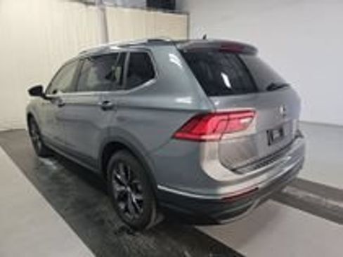 Used 2023 Volkswagen Tiguan SE w/ Panoramic Sunroof Package FWD image 23