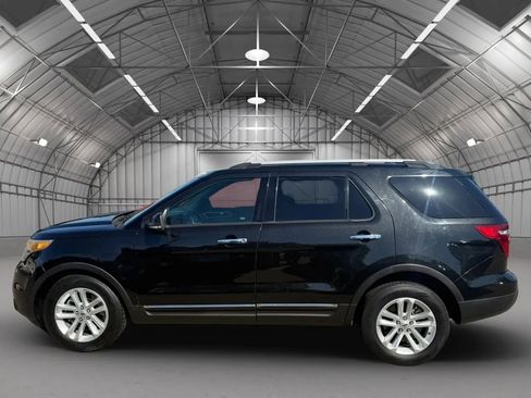 Used 2015 Ford Explorer XLT w/ Equipment Group 201B FWD image 3