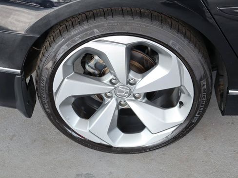 Used 2018 Honda Accord Touring image 43