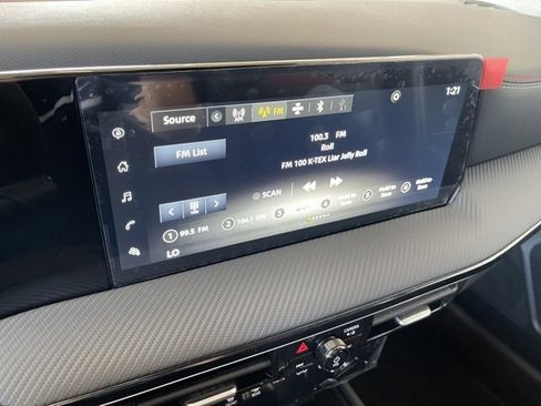 Used 2025 Nissan Kicks SR image 16