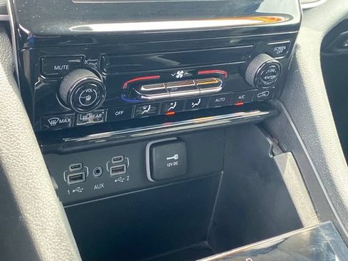 Used 2023 Jeep Grand Cherokee L Laredo RWD image 13