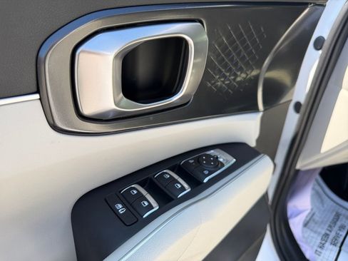 Certified 2025 Kia Sorento S AWD/4WD image 11