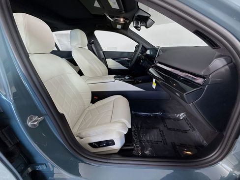 Used 2026 BMW 540i xDrive w/ Premium Package image 30