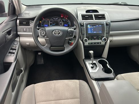 Used 2012 Toyota Camry LE FWD image 10