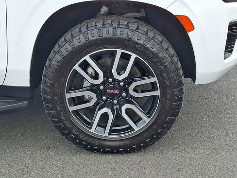 Used 2024 GMC Yukon XL AT4 AWD/4WD image 8