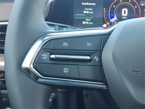 Used 2025 Chevrolet Suburban High Country image 17