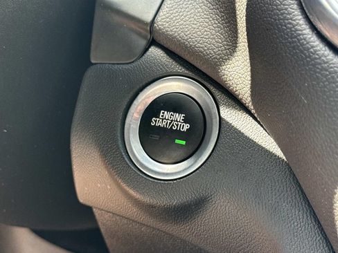 Used 2023 Chevrolet Equinox LT FWD image 15