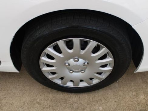 Used 2015 Toyota Camry LE image 22