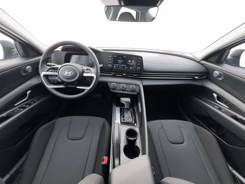 Used 2026 Hyundai Elantra SE FWD image 13
