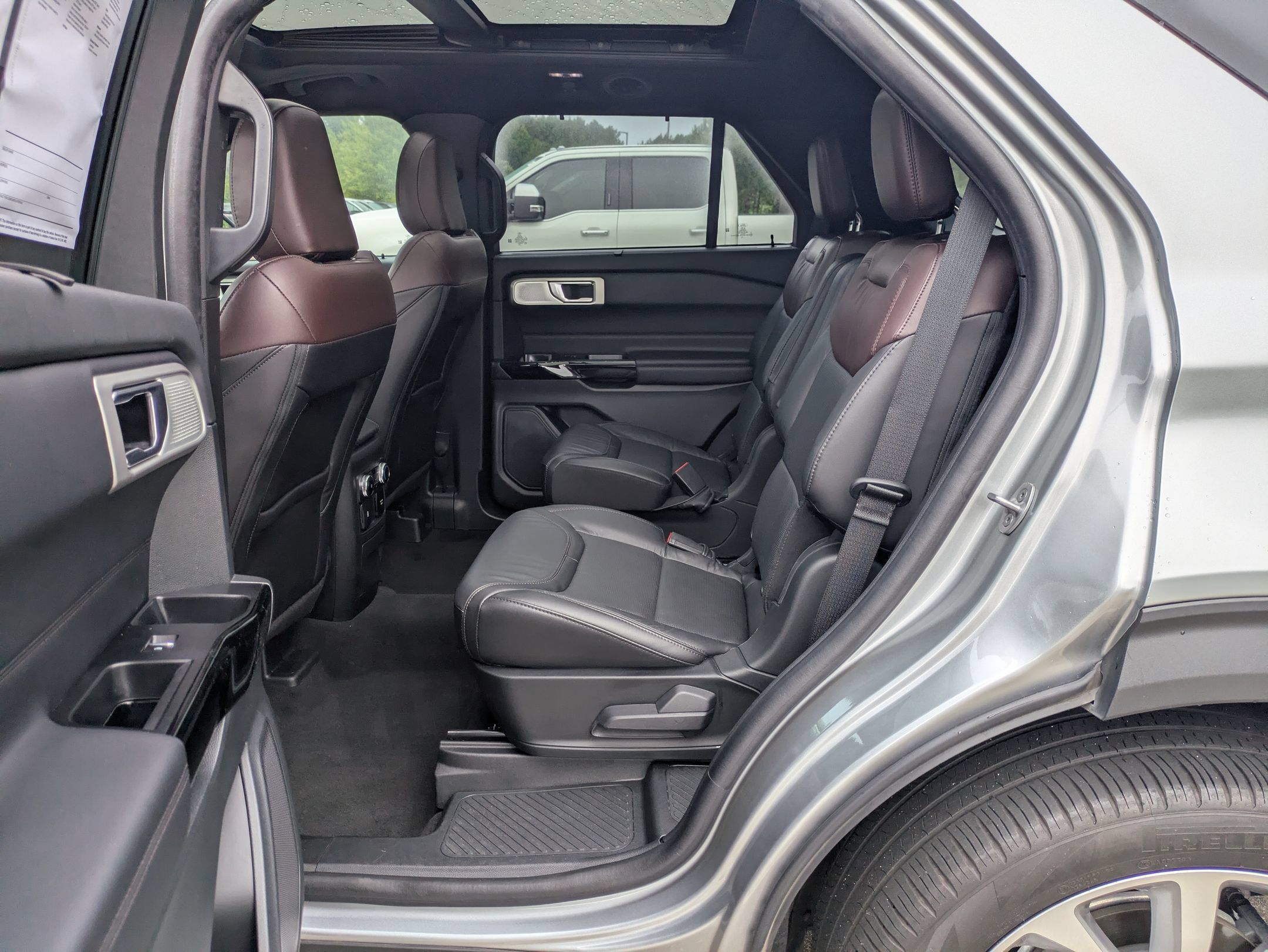 Certified 2023 Ford Explorer Platinum w/ Technology Package AWD/4WD image 29