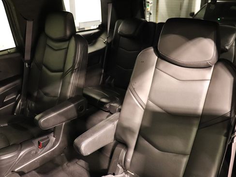 Used 2015 Cadillac Escalade Platinum image 19