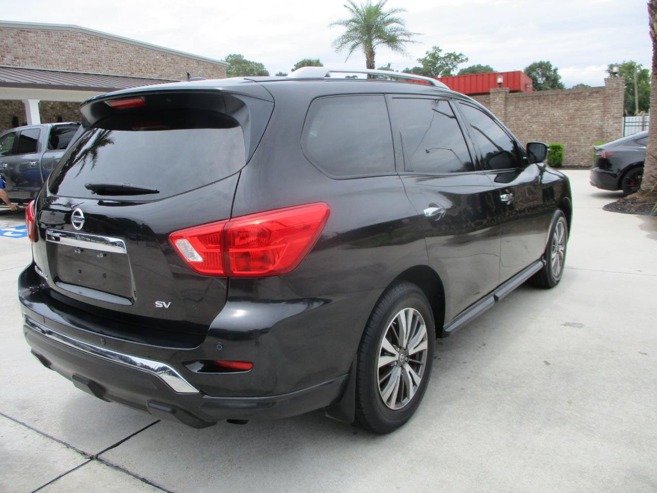 Used 2017 Nissan Pathfinder SV FWD image 21