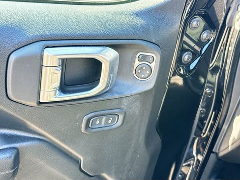 Used 2022 Jeep Wrangler Unlimited Sport image 19