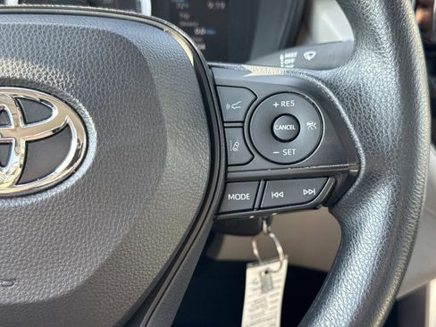 Used 2022 Toyota Corolla Cross L image 7