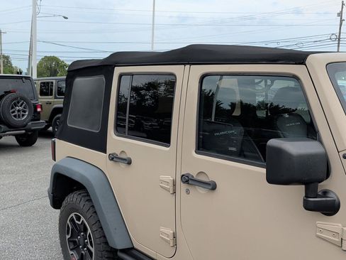 Used 2016 Jeep Wrangler Unlimited Rubicon AWD/4WD image 8