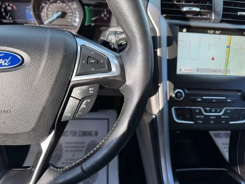 Used 2017 Ford Fusion SE w/ Fusion SE Technology Package image 26