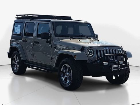 Used 2016 Jeep Wrangler Unlimited Sahara image 2