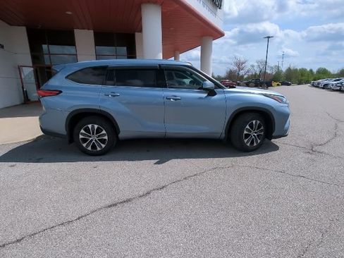 Used 2021 Toyota Highlander XLE image 10