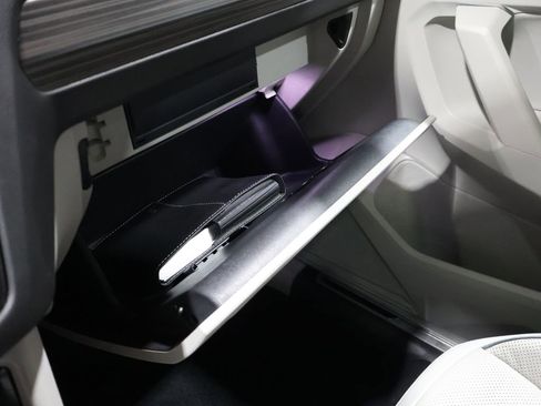 Used 2022 Volkswagen Tiguan SEL R-Line image 37