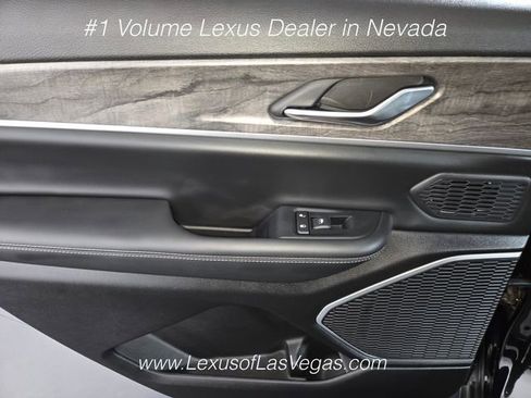 Used 2024 Jeep Grand Cherokee L Limited w/ Black Appearance Package AWD/4WD image 19