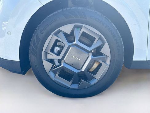 Certified 2025 Kia Carnival SX FWD image 35