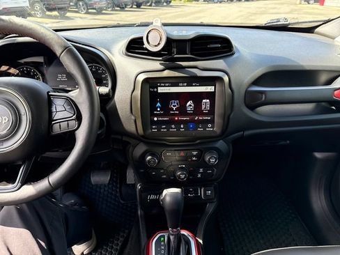 Used 2022 Jeep Renegade Trailhawk AWD/4WD image 21