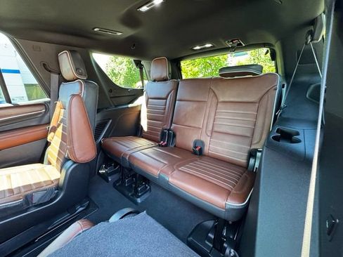 Used 2023 GMC Yukon Denali Ultimate AWD/4WD image 11