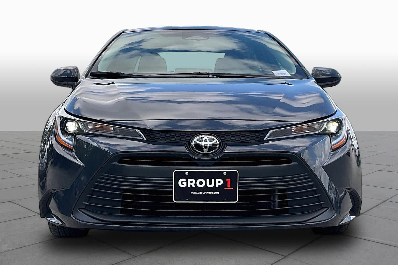Used 2025 Toyota Corolla LE FWD image 4