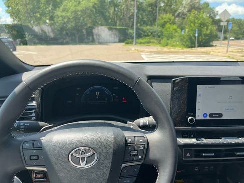 Used 2026 Toyota Camry Hybrid w/ Convenience Package AWD/4WD image 10