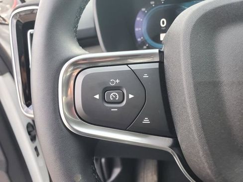 Used 2023 Volvo XC40 B5 Core w/ Convenience Package image 18