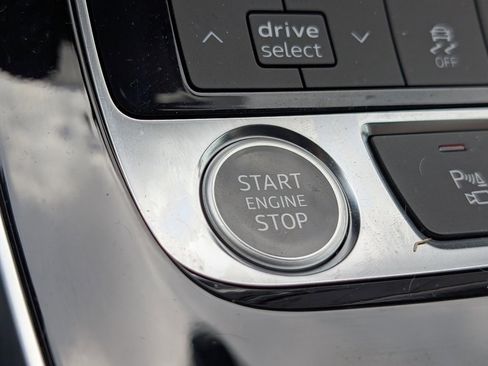 Used 2025 Audi Q7 3.0T Premium Plus image 16