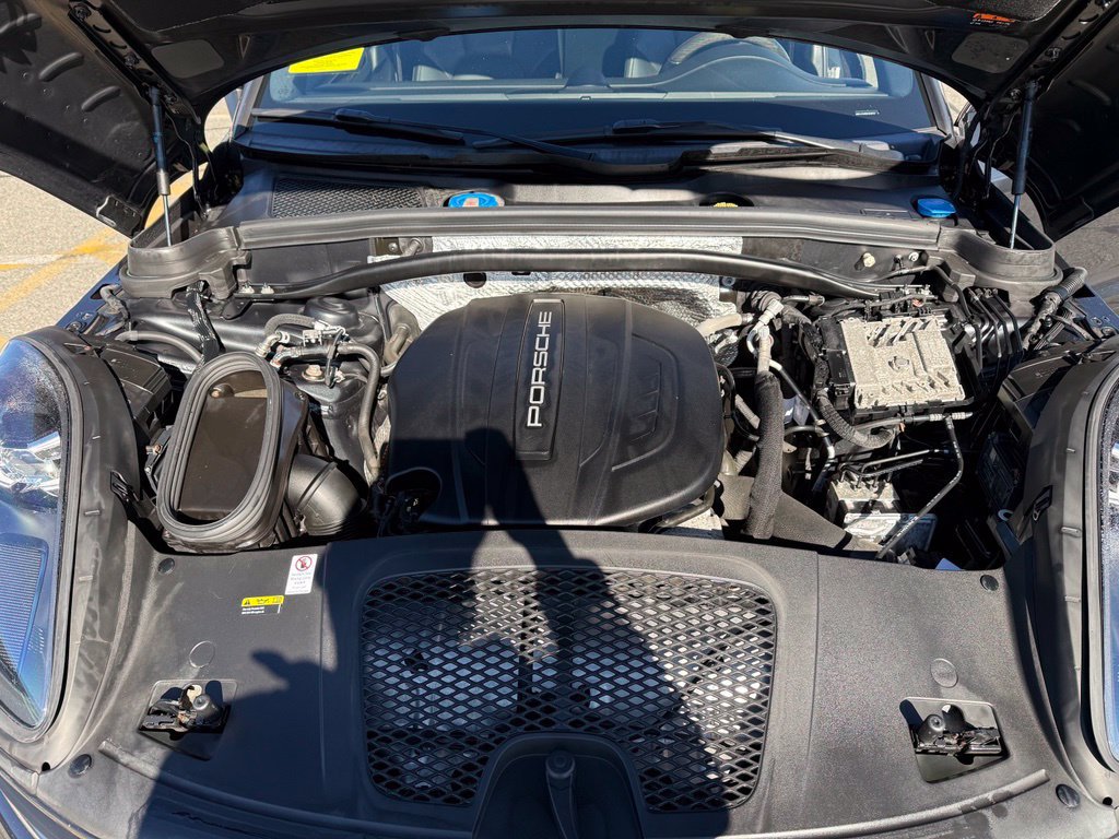 Used 2021 Porsche Macan AWD/4WD image 11