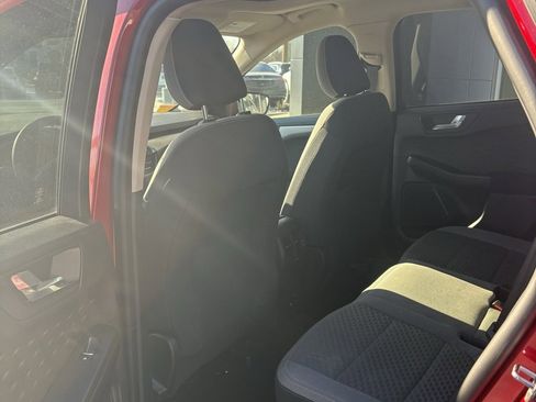 Used 2020 Ford Escape SE image 16