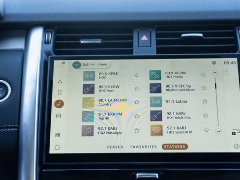 Certified 2025 Land Rover Discovery Dynamic SE AWD/4WD image 17